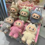 labubu-the-monster-exciting-macaron-blind-box-schluesselanhaenger-639.jpg